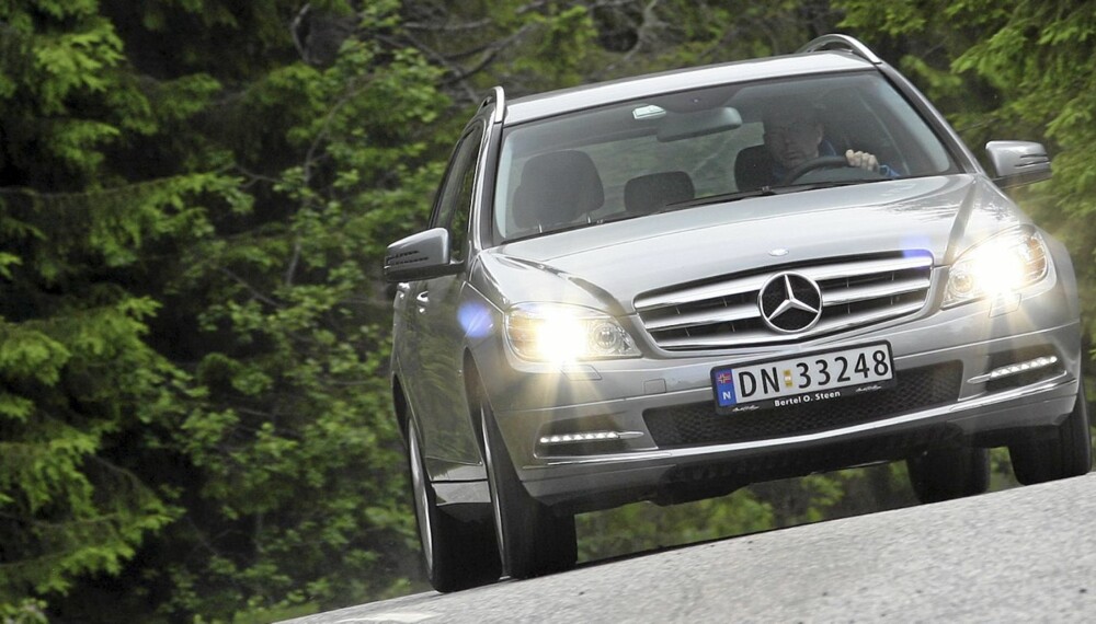 HERLIG: På veien er C-klasse et herlig bekjentskap. Med moderat motorisering er den fortsatt sterk nok, og attpåtil relativt hyggelig priset. HERLIG: På veien er C-klasse et herlig bekjentskap. Med moderat motorisering er den fortsatt sterk nok, og attpåtil relativt hyggelig priset.