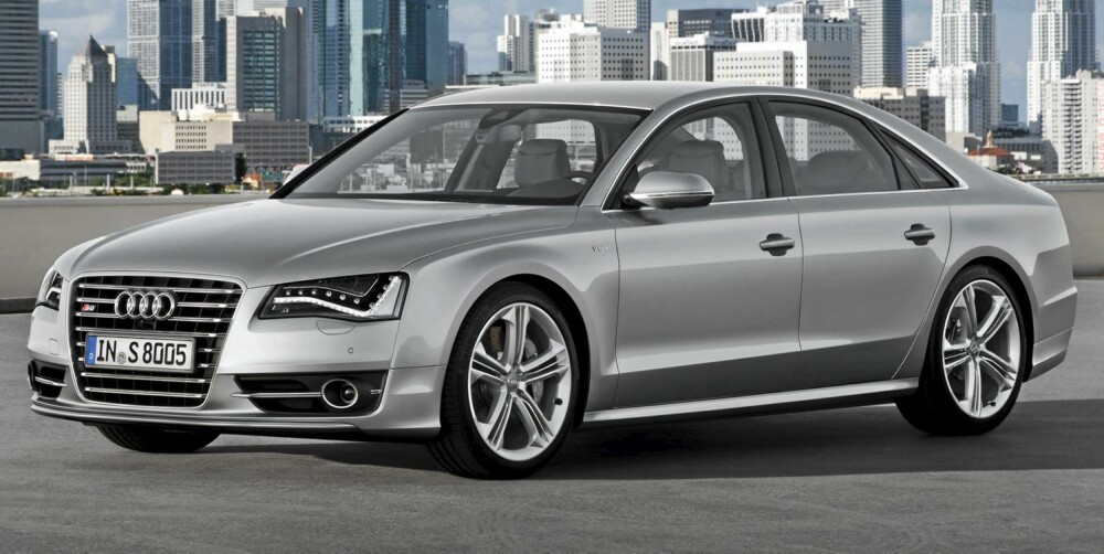 S8: Under panseret sitter en 4.0-liters TFSI-motor som yter 520 hk. FOTO: Audi S8: Under panseret sitter en 4.0-liters TFSI-motor som yter 520 hk. FOTO: Audi