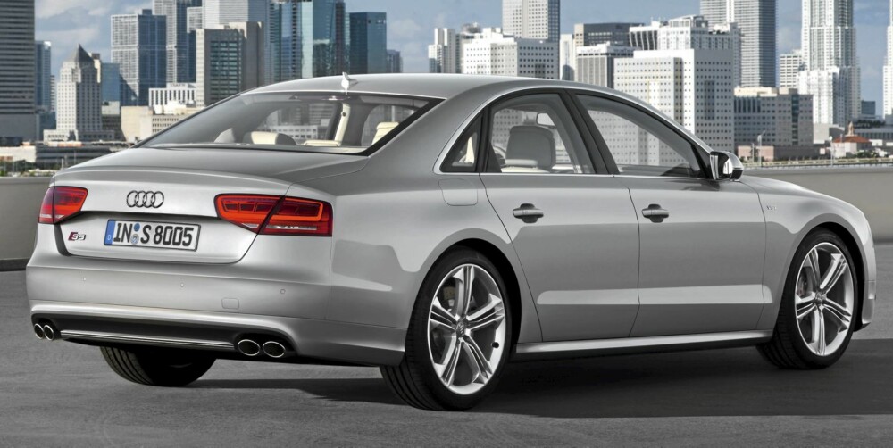 S8: Størst og raskets av S-ene. 0-100 km/t går unna på 4,2 sekunder. FOTO: Audi S8: Størst og raskets av S-ene. 0-100 km/t går unna på 4,2 sekunder. FOTO: Audi