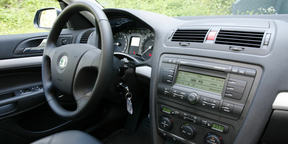 VELKJENT BETJENING: Layout i cockpit følger samme mønster som samtidige VW-modeller. VELKJENT BETJENING: Layout i cockpit følger samme mønster som samtidige VW-modeller.