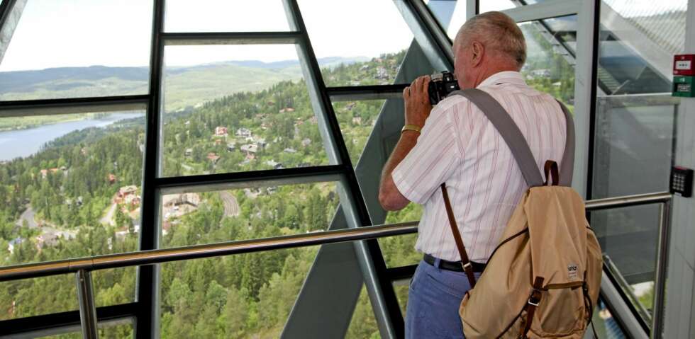 UTSIKTEN: Slik ser Oslo ut fra toppen av tårnet i Holmenkollen. UTSIKTEN: Slik ser Oslo ut fra toppen av tårnet i Holmenkollen.