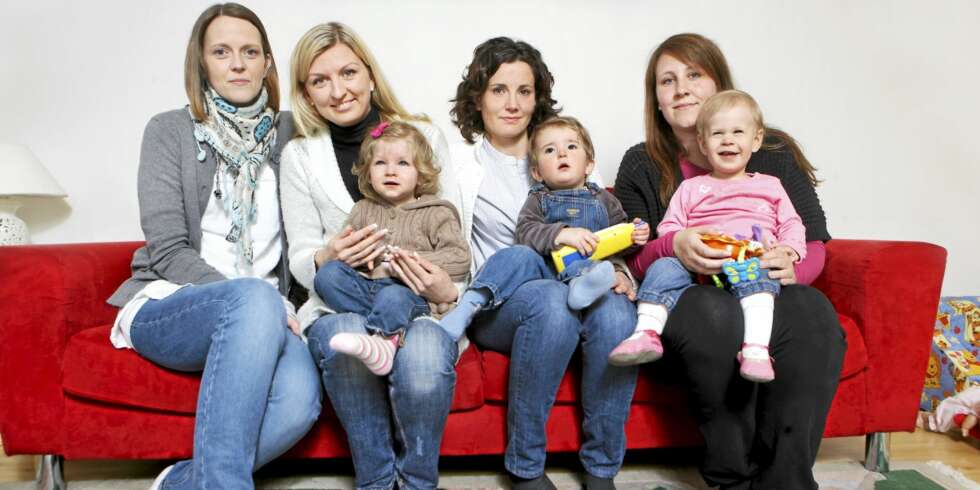 MISFORNØYDE: Rita Marie Dahl Øvrevik, Erika Balseviciene (med Kamile), Ane Høystad (med Ådne) og Elisabeth Hareide (med Seline) valgte å ta barna sine ut av Rødhette familiebarnehage på Billingstad. MISFORNØYDE: Rita Marie Dahl Øvrevik, Erika Balseviciene (med Kamile), Ane Høystad (med Ådne) og Elisabeth Hareide (med Seline) valgte å ta barna sine ut av Rødhette familiebarnehage på Billingstad.