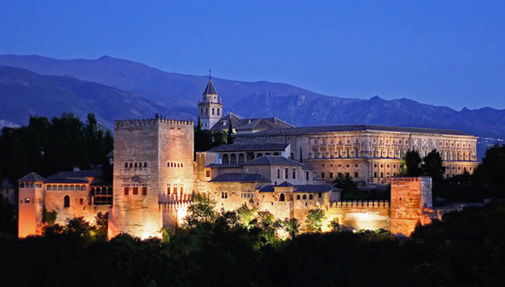 GRANADA: Spania er så langt mer enn Barcelona og Costa del Sol. Utforsk vakre Granada og la deg forføre av byens spennende historie. GRANADA: Spania er så langt mer enn Barcelona og Costa del Sol. Utforsk vakre Granada og la deg forføre av byens spennende historie.