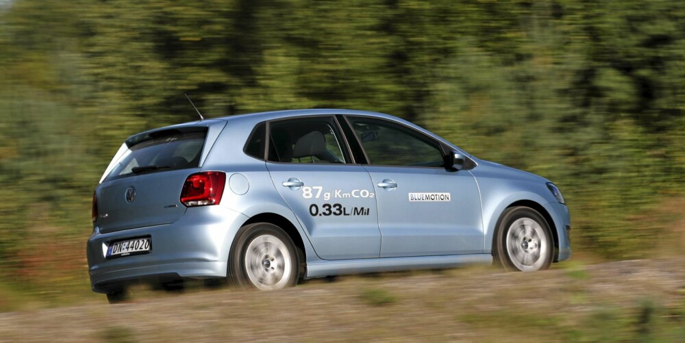 SITTER IKKE: Det glipper veldig fort i svingene med Polo BlueMotion. Det ødelegger mye av gleden ved et ellers flott chassis. SITTER IKKE: Det glipper veldig fort i svingene med Polo BlueMotion. Det ødelegger mye av gleden ved et ellers flott chassis.