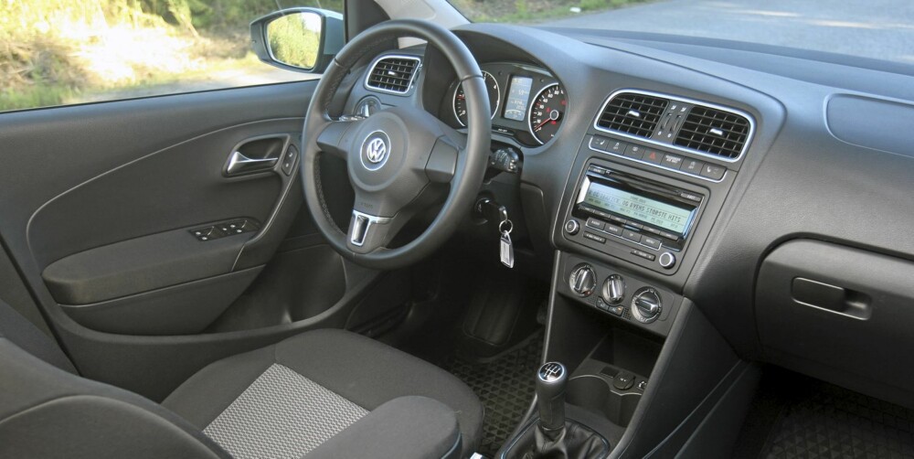 SOM NORMALT: Det er ingen tvil om at det er snakk om en Volkswagen, men man merker at den er basert på et lavt utstyrnivå. SOM NORMALT: Det er ingen tvil om at det er snakk om en Volkswagen, men man merker at den er basert på et lavt utstyrnivå.