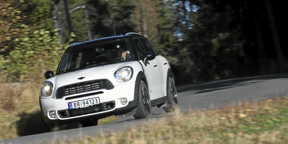 Mini Countryman har de beste veiegenskaper i klassen for små crossovermodeller. Mini Countryman har de beste veiegenskaper i klassen for små crossovermodeller.
