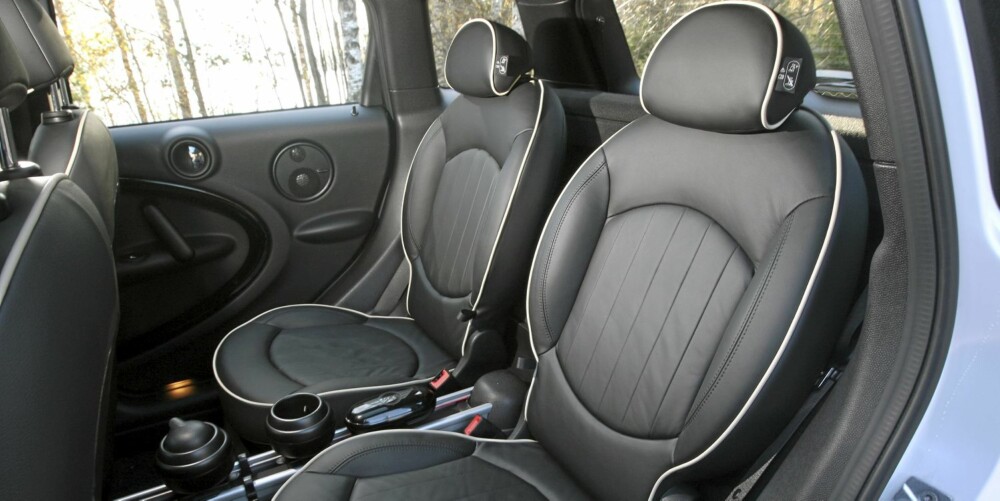 Med to separate bakseter blir sittekomforten i Mini Countryman meget god. Med to separate bakseter blir sittekomforten i Mini Countryman meget god.