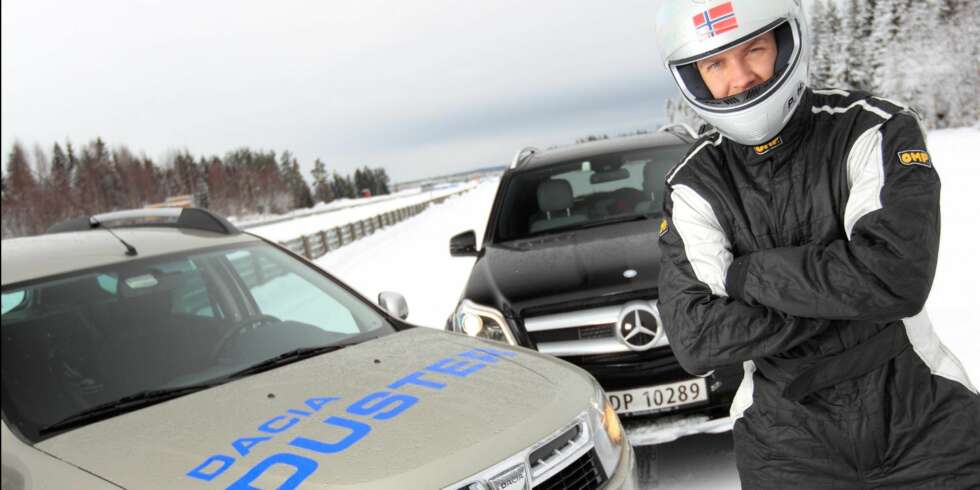 DUELL: ""Stig"" Petter Handeland er klar for duell: Norges billigste SUV vs en diger luksus-SUV. FOTO: Egil Nordlien, HM Foto DUELL: ""Stig"" Petter Handeland er klar for duell: Norges billigste SUV vs en diger luksus-SUV. FOTO: Egil Nordlien, HM Foto