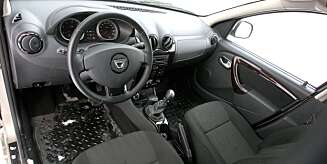 SPARTANSK: Førermiljøet i Dacia Duster. FOTO: Egil Nordlien, HM Foto SPARTANSK: Førermiljøet i Dacia Duster. FOTO: Egil Nordlien, HM Foto