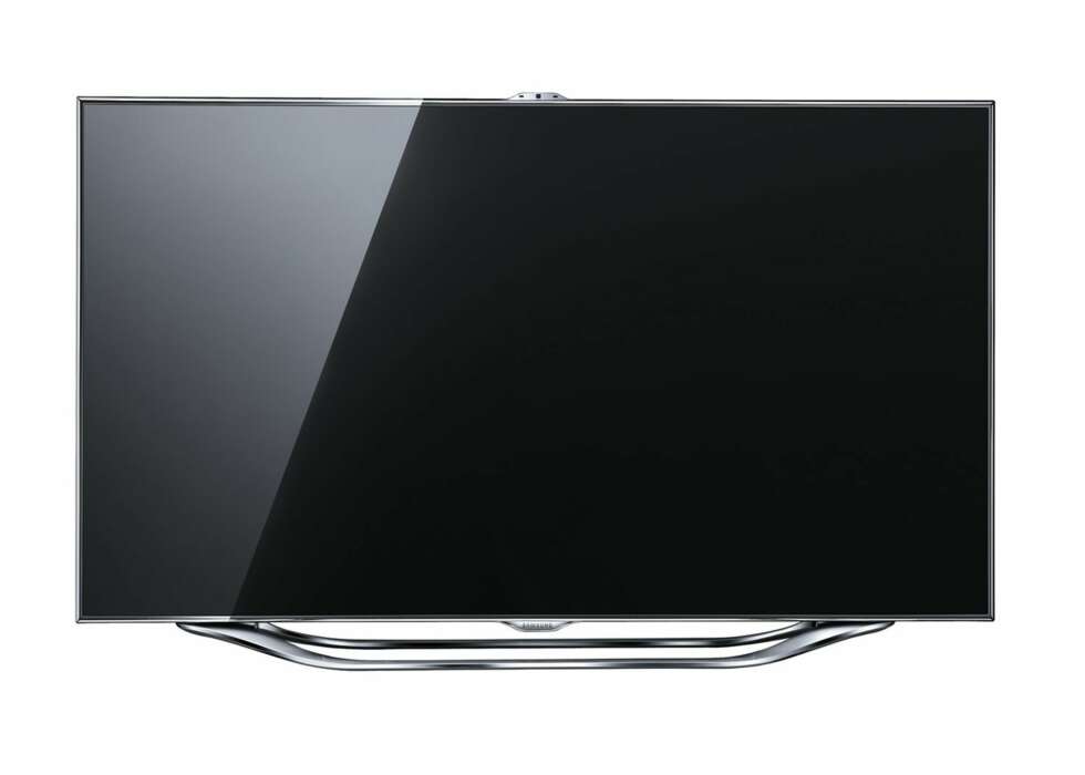 PEN: Tynn ramme og en stilig fot gjør Samsung UE46ES8005 til en svært pen TV. PEN: Tynn ramme og en stilig fot gjør Samsung UE46ES8005 til en svært pen TV.
