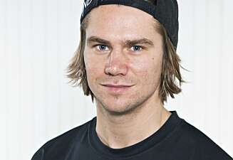 TRENEREN: Per Iver Grimsrud er landslagstrener for snowboard og tidligere sportssjef i NTG Geilo/snowboard. Han er tidligere pro- og landslagskjører, og har trenerkurs i Snowboard NSBF. TRENEREN: Per Iver Grimsrud er landslagstrener for snowboard og tidligere sportssjef i NTG Geilo/snowboard. Han er tidligere pro- og landslagskjører, og har trenerkurs i Snowboard NSBF.