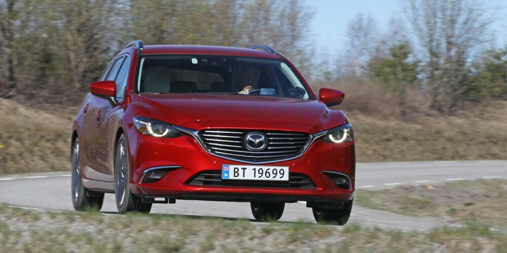 SMÅSPORTY: Mazda6 AWD gir deg en passe dose med kjøreglede, både på sommer- og vinterføre. SMÅSPORTY: Mazda6 AWD gir deg en passe dose med kjøreglede, både på sommer- og vinterføre.