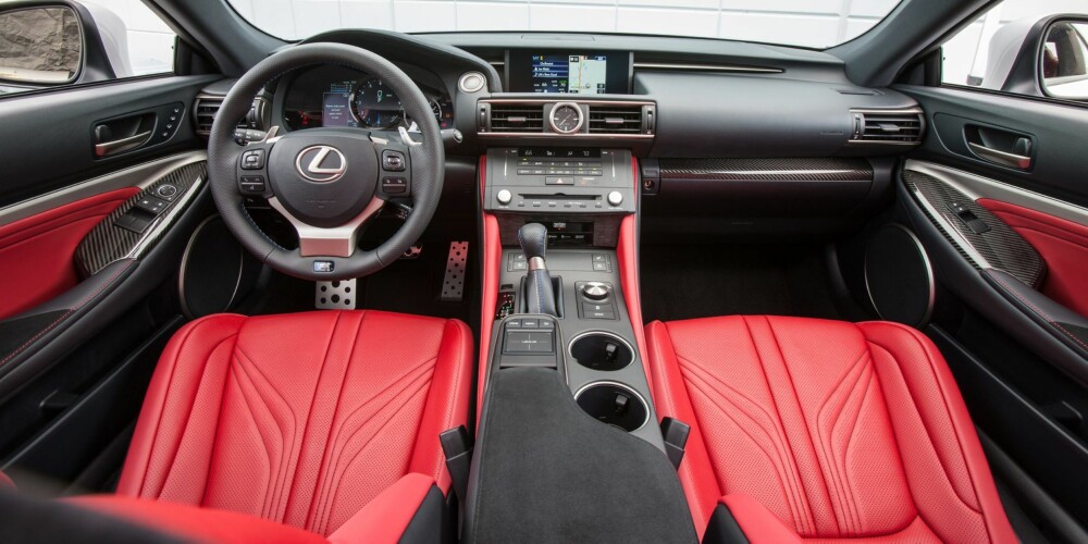 LEXUS: Om eksteriøret er komplekst og aggressivt, er interiøret helt motsatt. FOTO: Lexus LEXUS: Om eksteriøret er komplekst og aggressivt, er interiøret helt motsatt. FOTO: Lexus