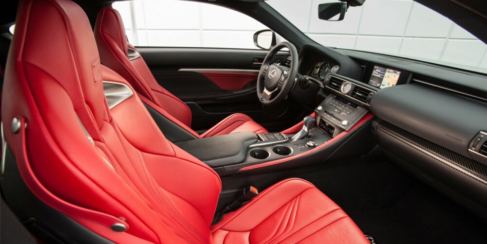 LEXUS: En kokong av enkel og rolig komfort som gjør det behagelig å cruise rundt i byen. FOTO: Lexus LEXUS: En kokong av enkel og rolig komfort som gjør det behagelig å cruise rundt i byen. FOTO: Lexus