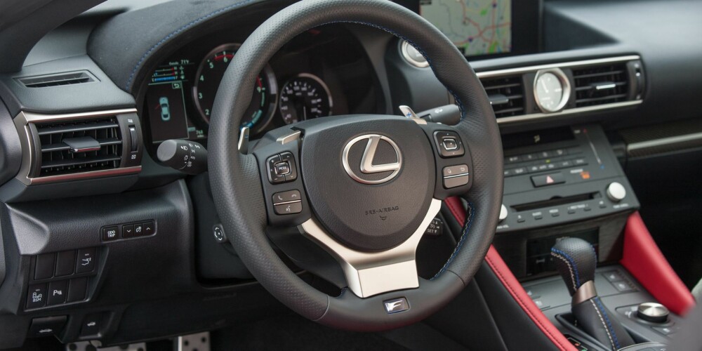 LEXUS: Bortsett fra en irriterende overivrig ESP, var resten av bilen en fornøyelse. LEXUS: Bortsett fra en irriterende overivrig ESP, var resten av bilen en fornøyelse.