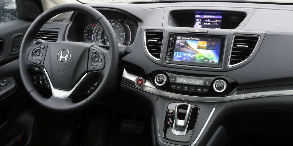 FIFFET OPP: Innvendig virker Honda CR-V 4WD mer moderne enn før faceliften. FIFFET OPP: Innvendig virker Honda CR-V 4WD mer moderne enn før faceliften.