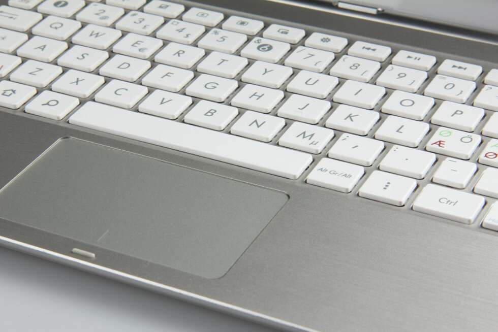 TOUCHPAD: Tastaturet til Asus Transformer Pad TF103CX 16 GB ser ut som, og oppfører seg, som et vanlig PC-tastatur. TOUCHPAD: Tastaturet til Asus Transformer Pad TF103CX 16 GB ser ut som, og oppfører seg, som et vanlig PC-tastatur.
