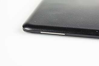 PEN: Galaxy Tab 4 har fått samme type bakside som kjempemobilen Galaxy Note. PEN: Galaxy Tab 4 har fått samme type bakside som kjempemobilen Galaxy Note.