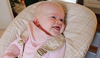 Leah er en blid og fornøyd liten jente, og har alltid et bredt smil på lur. Hun er nå blitt 3 md, og liker å få med seg alt som skjer. Leah er en blid og fornøyd liten jente, og har alltid et bredt smil på lur. Hun er nå blitt 3 md, og liker å få med seg alt som skjer.
