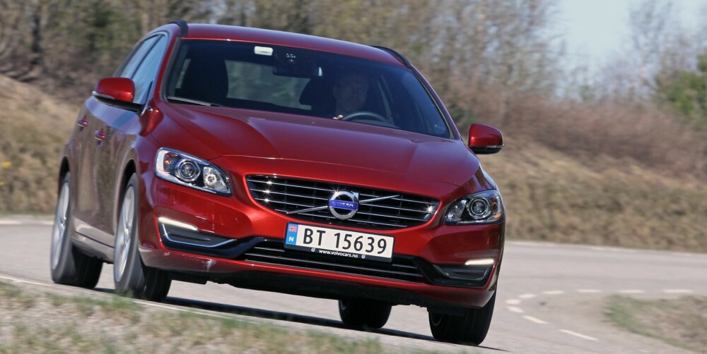 TINGVEKTER: Hybridsystemet i Volvo V60 D5 Twin Engine øker vekten med nærmere et kvart tonn sammenlignet med en vanlig V60 med firehjulsdrift. Det merkes. TINGVEKTER: Hybridsystemet i Volvo V60 D5 Twin Engine øker vekten med nærmere et kvart tonn sammenlignet med en vanlig V60 med firehjulsdrift. Det merkes.