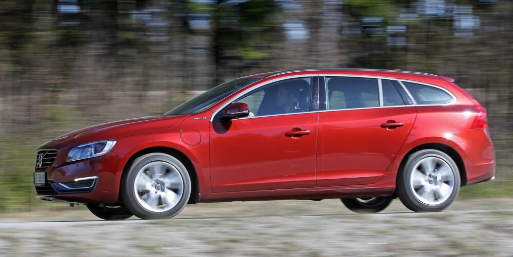 SMEKKER: Volvo V60 er nettere og mer sportslig enn V70, og er ment å konkurrere med biler som BMW 3-serie, Mercedes C-klasse og Audi A4. SMEKKER: Volvo V60 er nettere og mer sportslig enn V70, og er ment å konkurrere med biler som BMW 3-serie, Mercedes C-klasse og Audi A4.