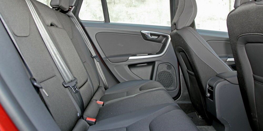INTIMT: Volvo V60 er ikke ment å romme mest mulig. Plassforholdene er omtrent som i eksempelvis BMW 3-serie eller Mercedes C-klasse. INTIMT: Volvo V60 er ikke ment å romme mest mulig. Plassforholdene er omtrent som i eksempelvis BMW 3-serie eller Mercedes C-klasse.