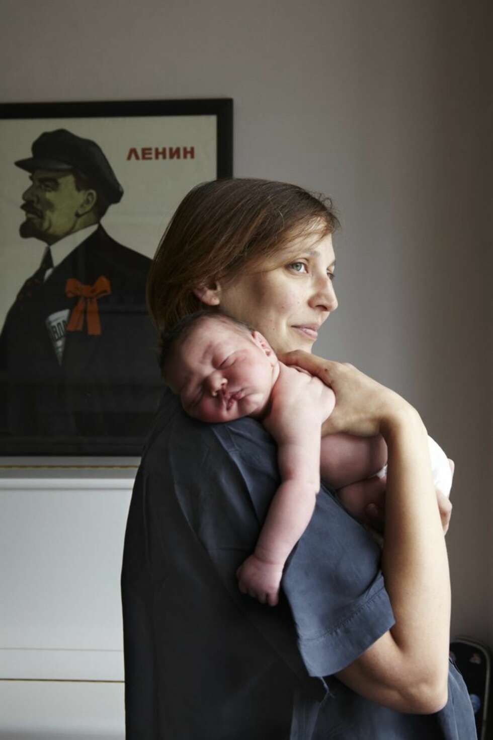 JOTI OG KIRAN: I arbeidet med prosjektet oppdaget fotograf Jenny Lewis at bildene av de nybakte mødrene først og fremst utstråler ro. JOTI OG KIRAN: I arbeidet med prosjektet oppdaget fotograf Jenny Lewis at bildene av de nybakte mødrene først og fremst utstråler ro.