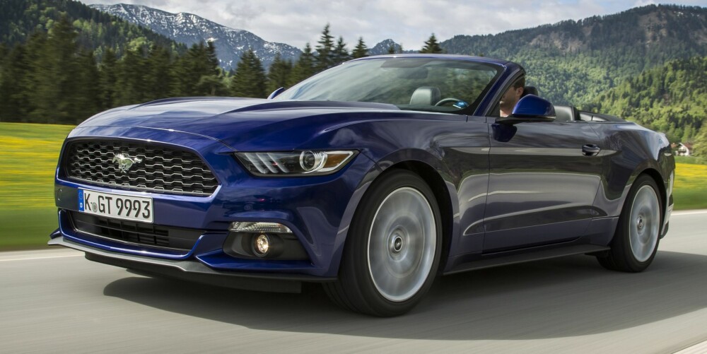 ECOBOOST: Ford Mustang 2,3 Ecoboost har 310 hk og yter 432 Nm. Den fås både som Fastback og Convertible (bildet). FOTO: Ford ECOBOOST: Ford Mustang 2,3 Ecoboost har 310 hk og yter 432 Nm. Den fås både som Fastback og Convertible (bildet). FOTO: Ford