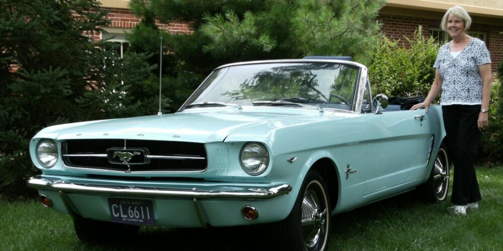 FØRST UTE: Gail Wise var en 22 år gammel barneskolelærer da hun kjøpte en Ford Mustang Covertible i 1964. FOTO: Ford FØRST UTE: Gail Wise var en 22 år gammel barneskolelærer da hun kjøpte en Ford Mustang Covertible i 1964. FOTO: Ford