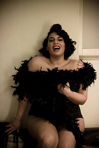 BURLESKDANSER: - Jeg er meg og jeg er søren meg fantastisk! BURLESKDANSER: - Jeg er meg og jeg er søren meg fantastisk!