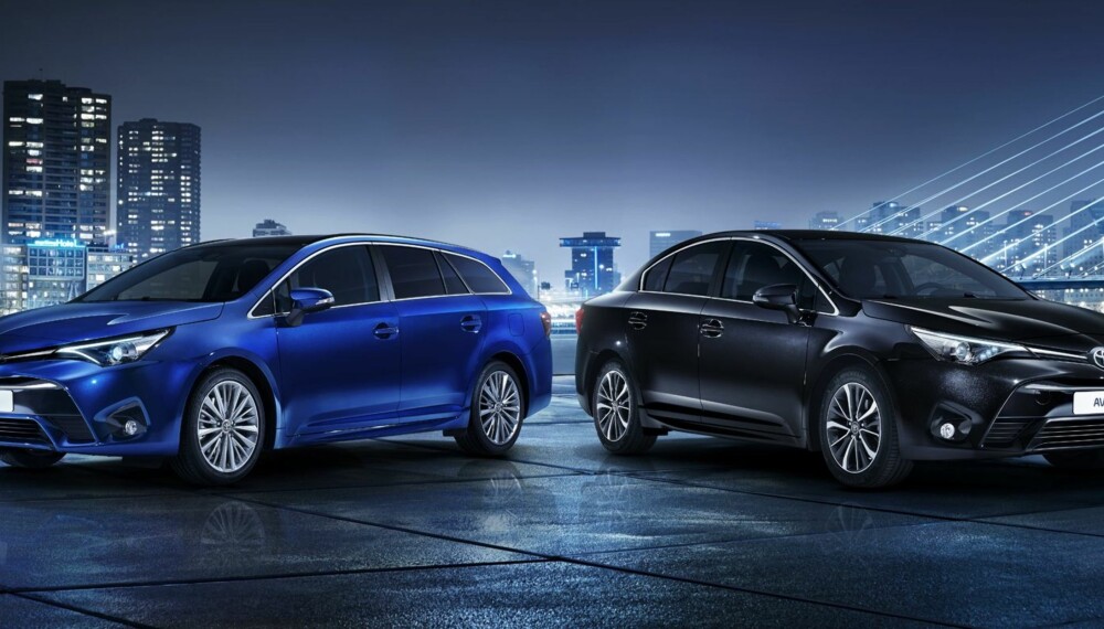 TO VERSJONER: Nye Avensis kommer både som sedan og stasjonsvogn og med bensin- og dieselmotorer, men ikke som hybrid. TO VERSJONER: Nye Avensis kommer både som sedan og stasjonsvogn og med bensin- og dieselmotorer, men ikke som hybrid.