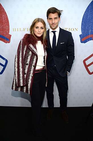 KJENDISPARTY: Stilikon og jetsetter Olivia Palermo sammen med ektemannen Johannes Huebl på Tommy Hilfiger-visning. KJENDISPARTY: Stilikon og jetsetter Olivia Palermo sammen med ektemannen Johannes Huebl på Tommy Hilfiger-visning.