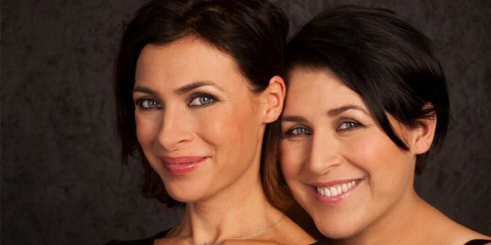 FREDAGSPODDEN: Amanda Schulman (t.v.) og Hannah Widell tror mye av suksessen skyldes at de byr på seg selv, og at de er en del av mange svensker ukentlige rutine. FREDAGSPODDEN: Amanda Schulman (t.v.) og Hannah Widell tror mye av suksessen skyldes at de byr på seg selv, og at de er en del av mange svensker ukentlige rutine.