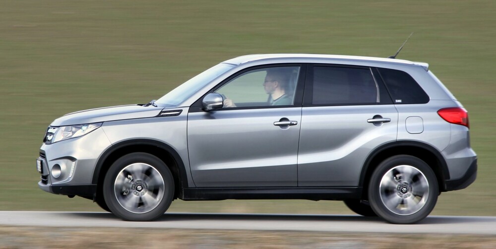 KLASSISK: Suzuki Vitara har litt mer klassisk SUV-form enn flere av dens crossover-orienterte konkurrenter. KLASSISK: Suzuki Vitara har litt mer klassisk SUV-form enn flere av dens crossover-orienterte konkurrenter.
