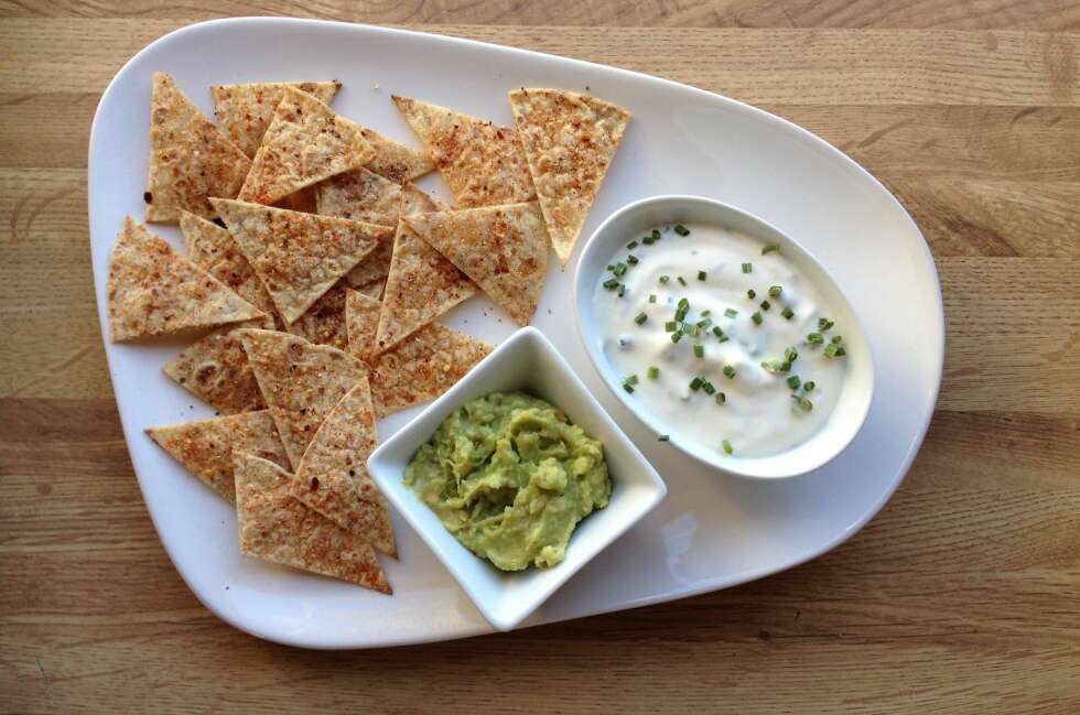 SUNNE CHIPS: Speltlompene kan blant annet brukes som tacoskjell, pizzabunn, wraps, enchiladas og quesedillas, og som chips. SUNNE CHIPS: Speltlompene kan blant annet brukes som tacoskjell, pizzabunn, wraps, enchiladas og quesedillas, og som chips.