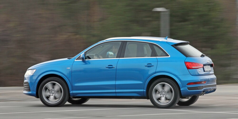 IKKE SÅ AUDI: I forhold til nye Audi A3, er Audi Q3 en temmelig sedat opplevelse på veien. Ganske utypisk for et merke som gjerne fremhever sin sportslighet. FOTO: Terje Bjørnsen IKKE SÅ AUDI: I forhold til nye Audi A3, er Audi Q3 en temmelig sedat opplevelse på veien. Ganske utypisk for et merke som gjerne fremhever sin sportslighet. FOTO: Terje Bjørnsen