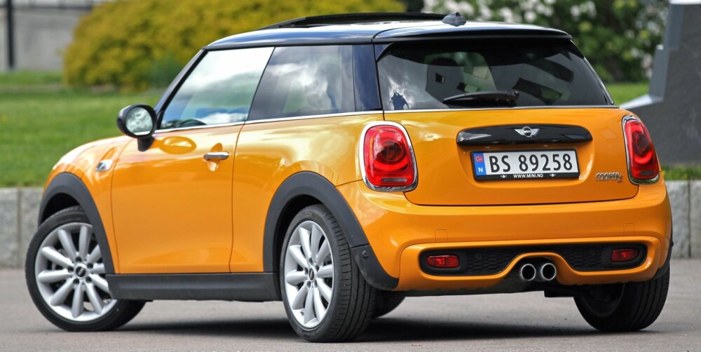 TØFFER SEG: Cooper S har styling so står i stil til kjøreopplevelsen. Denne bilen skal være en rabagast, og ser også ut som en. FOTO: Petter Handeland TØFFER SEG: Cooper S har styling so står i stil til kjøreopplevelsen. Denne bilen skal være en rabagast, og ser også ut som en. FOTO: Petter Handeland