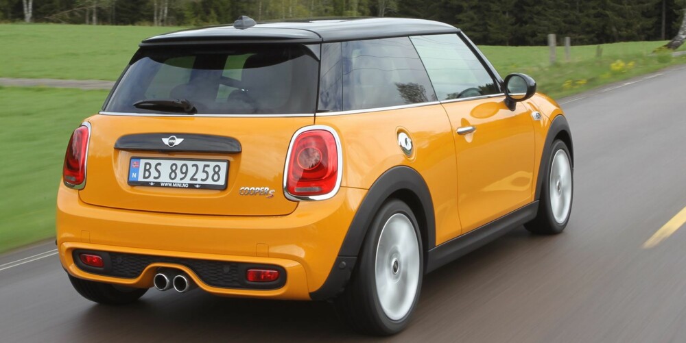 KNIVSKARP: Styringen er noe av det mest direkte som finnes. Tenk sving, og bilen svinger. FOTO: Petter Handeland KNIVSKARP: Styringen er noe av det mest direkte som finnes. Tenk sving, og bilen svinger. FOTO: Petter Handeland