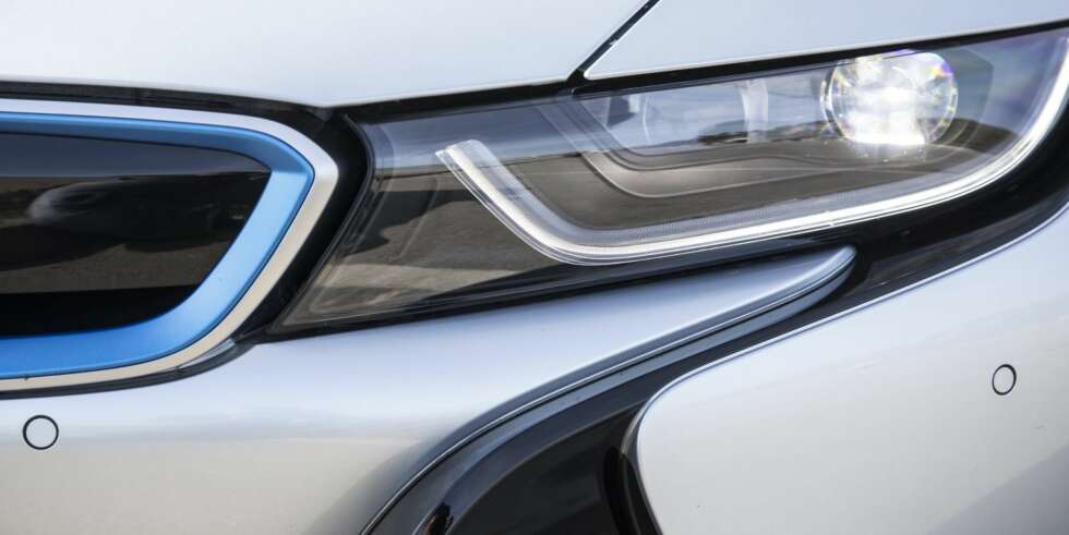 LASER: BMW i8 er verdens første bil med laserlys. FOTO; Paul Barshon, Top Gear LASER: BMW i8 er verdens første bil med laserlys. FOTO; Paul Barshon, Top Gear