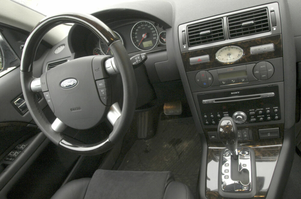 Også innvendig er en brukt Ford Mondeo av de bedre i denne klassen. Også innvendig er en brukt Ford Mondeo av de bedre i denne klassen.
