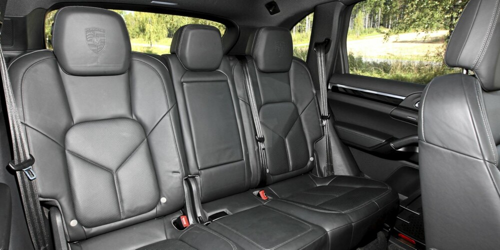I den nye Porsche Cayenne D er plassforholdene bedre enn tidligere. I den nye Porsche Cayenne D er plassforholdene bedre enn tidligere.