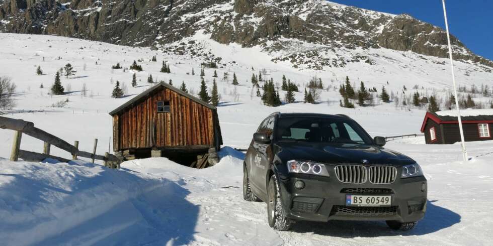 PÅSKEBIL: Det er ikke vanskelig å forstå hvorfor BMW X3 er blitt en bestselger. Både underveis til hytta og på fjellet er bilen i sitt ess. PÅSKEBIL: Det er ikke vanskelig å forstå hvorfor BMW X3 er blitt en bestselger. Både underveis til hytta og på fjellet er bilen i sitt ess.
