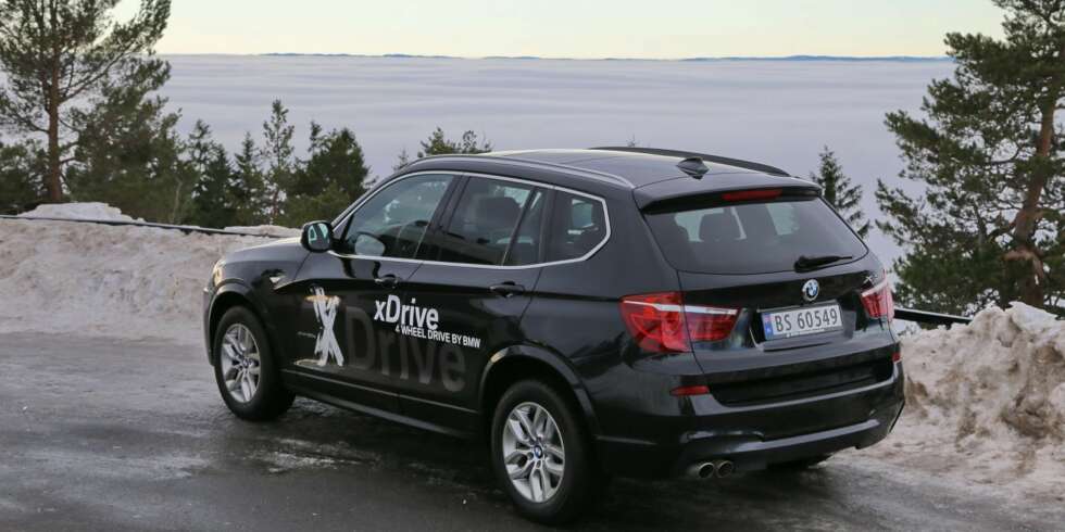 PÅ TOPPEN: BMW X3 xDrive 30d koster mer enn de rimeligste modellene, men så får du godt betalt i form av nydelige egenskaper. PÅ TOPPEN: BMW X3 xDrive 30d koster mer enn de rimeligste modellene, men så får du godt betalt i form av nydelige egenskaper.