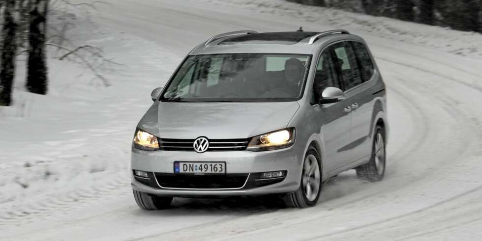 UTSEENDET: Snuten har Volkswagens familiefjes. En svak bue på taket og lett stigende vinduslinje gir en slags funkiseleganse. UTSEENDET: Snuten har Volkswagens familiefjes. En svak bue på taket og lett stigende vinduslinje gir en slags funkiseleganse.