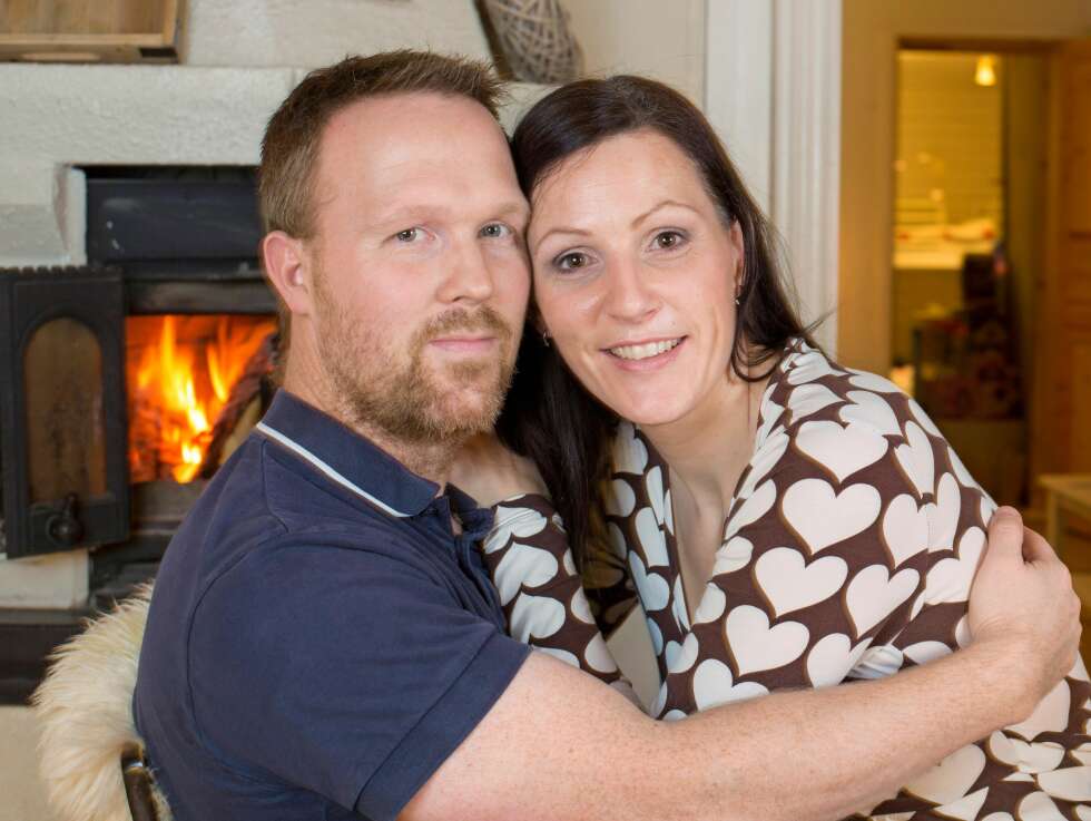 Foreldre til åtte barn: Frode og Helena tar vare på de små øyeblikkene sammen. Det er nok for dem. Foreldre til åtte barn: Frode og Helena tar vare på de små øyeblikkene sammen. Det er nok for dem.