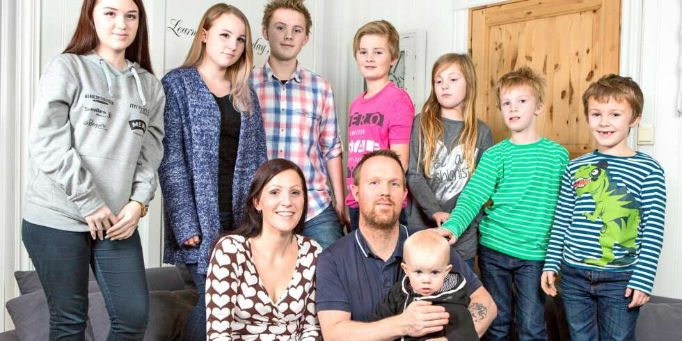 Hele familien på et brett. De teller 10 stykker med store og små. Hele familien på et brett. De teller 10 stykker med store og små.