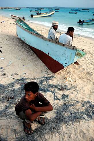 FISKERE OG BLINKER: Det hender pirater fra Somalia ""morer seg"" med å skyte på blink på fiskebåter fra Jemen. FISKERE OG BLINKER: Det hender pirater fra Somalia ""morer seg"" med å skyte på blink på fiskebåter fra Jemen.
