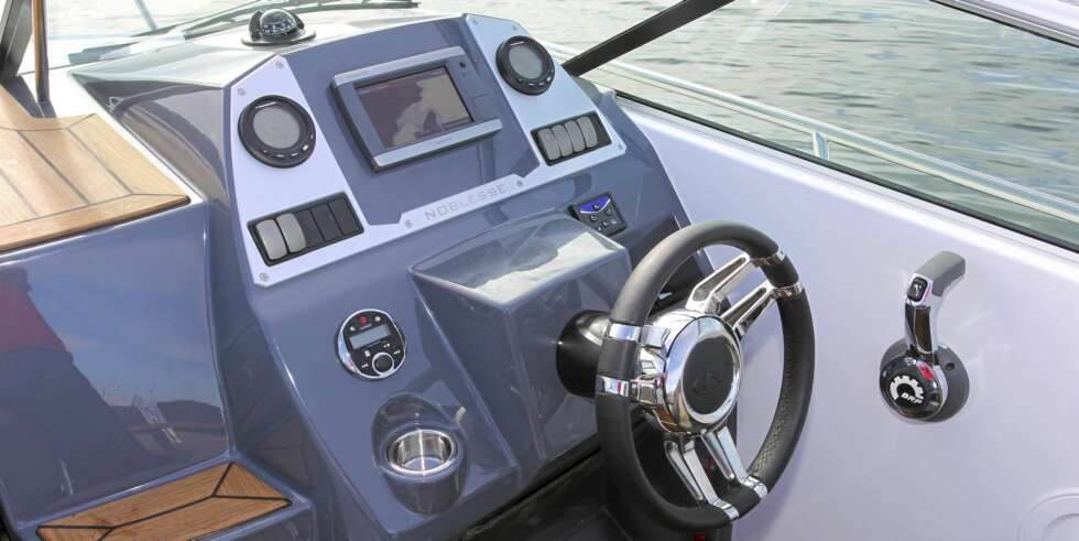 BRA FØRERPLASS: Nordkapp Noblesse 655 har de viktigste elementene man forventer av en moderne daycruiser. BRA FØRERPLASS: Nordkapp Noblesse 655 har de viktigste elementene man forventer av en moderne daycruiser.