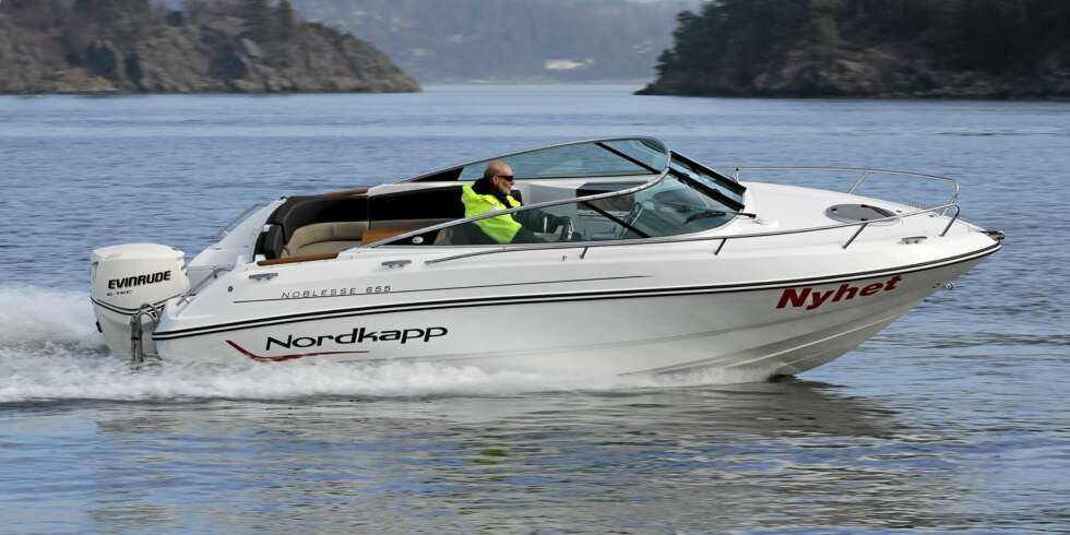 ELEGANT: Nordkapp Noblesse 655 har typisk og moderne Nordkapp-design, og går i tillegg fint i sjøen. ELEGANT: Nordkapp Noblesse 655 har typisk og moderne Nordkapp-design, og går i tillegg fint i sjøen.
