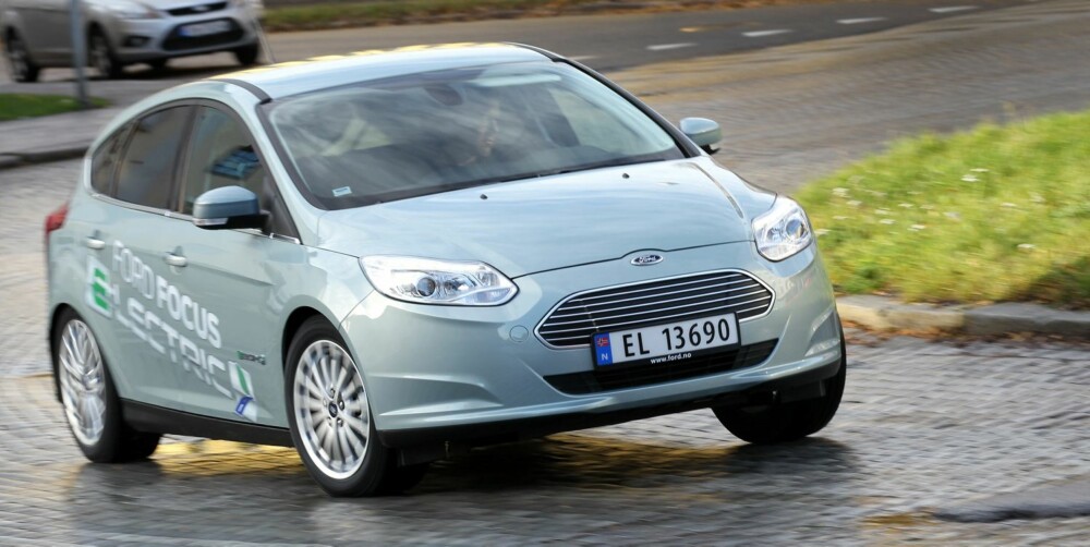 KJØREMESTER: Focus Electric er kjøremesteren i sin prisklasse til dags dato. Den ekstra vekten er godt kamuflert, så Electric kjører nær sagt som en vanlig Focus. KJØREMESTER: Focus Electric er kjøremesteren i sin prisklasse til dags dato. Den ekstra vekten er godt kamuflert, så Electric kjører nær sagt som en vanlig Focus.